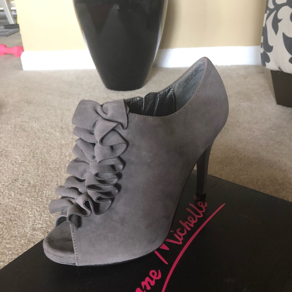 BOOTIES - Picture 3 of 3